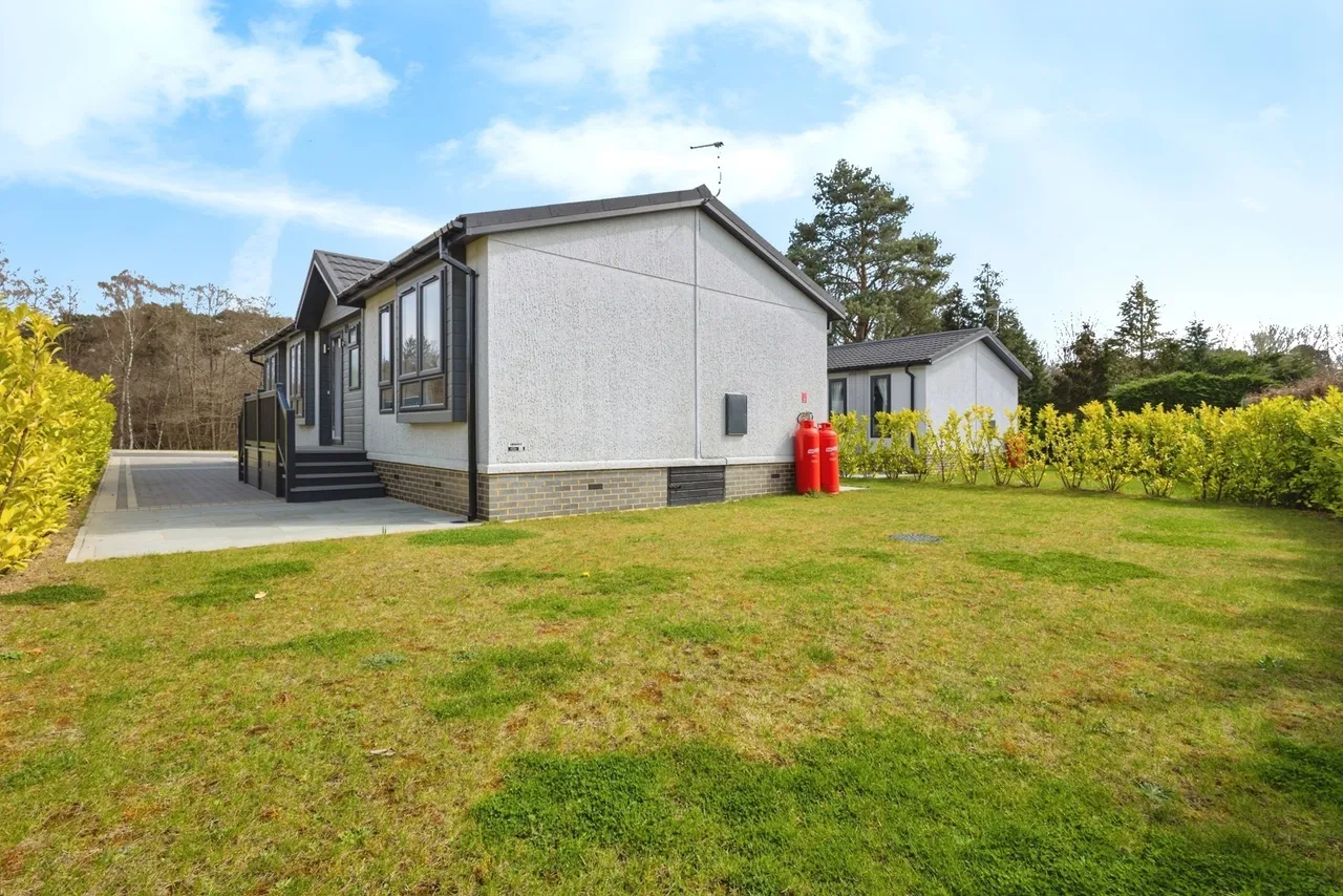Portsmouth Road, Thursley, GU8, photo 7
