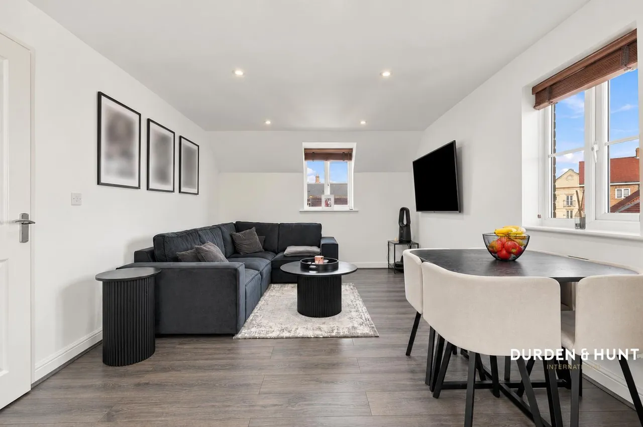 College Close, Loughton, IG10, photo 2