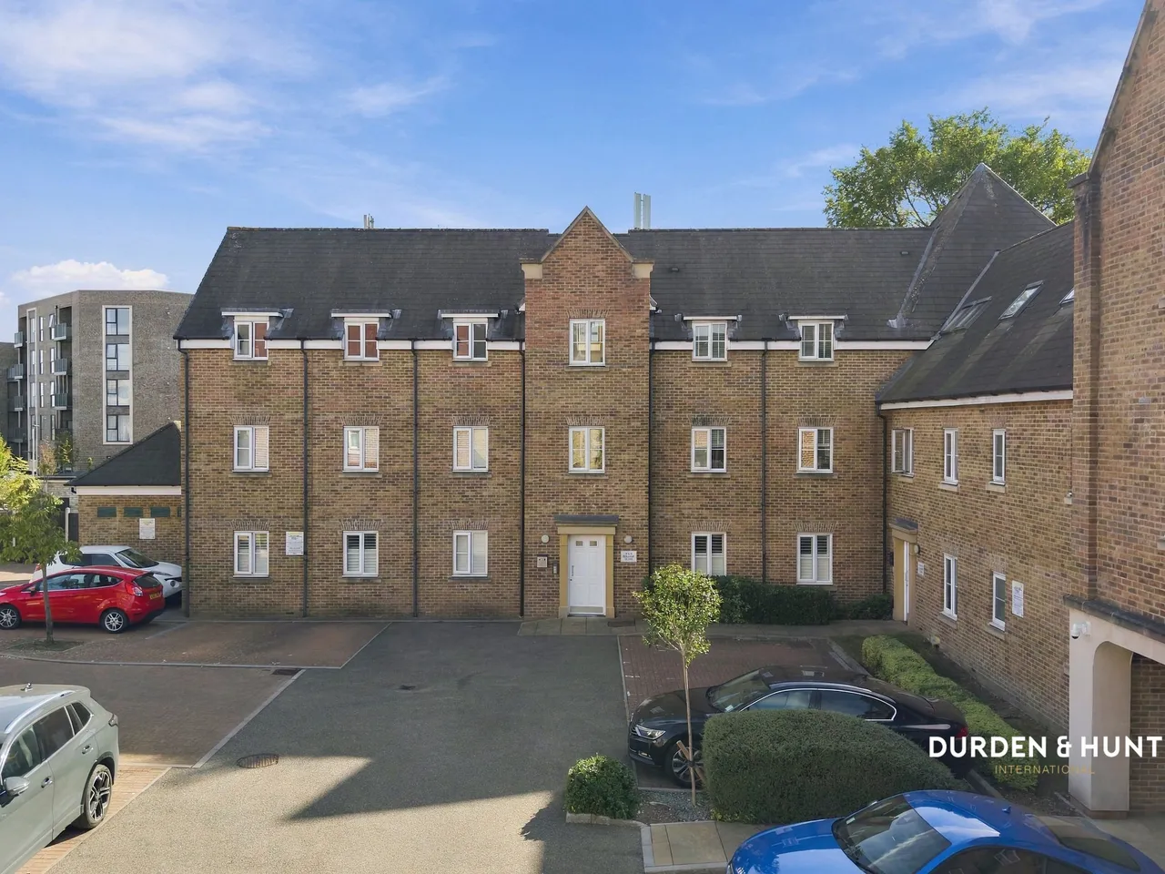 2 bed flat for sale, College Close, Loughton, IG10