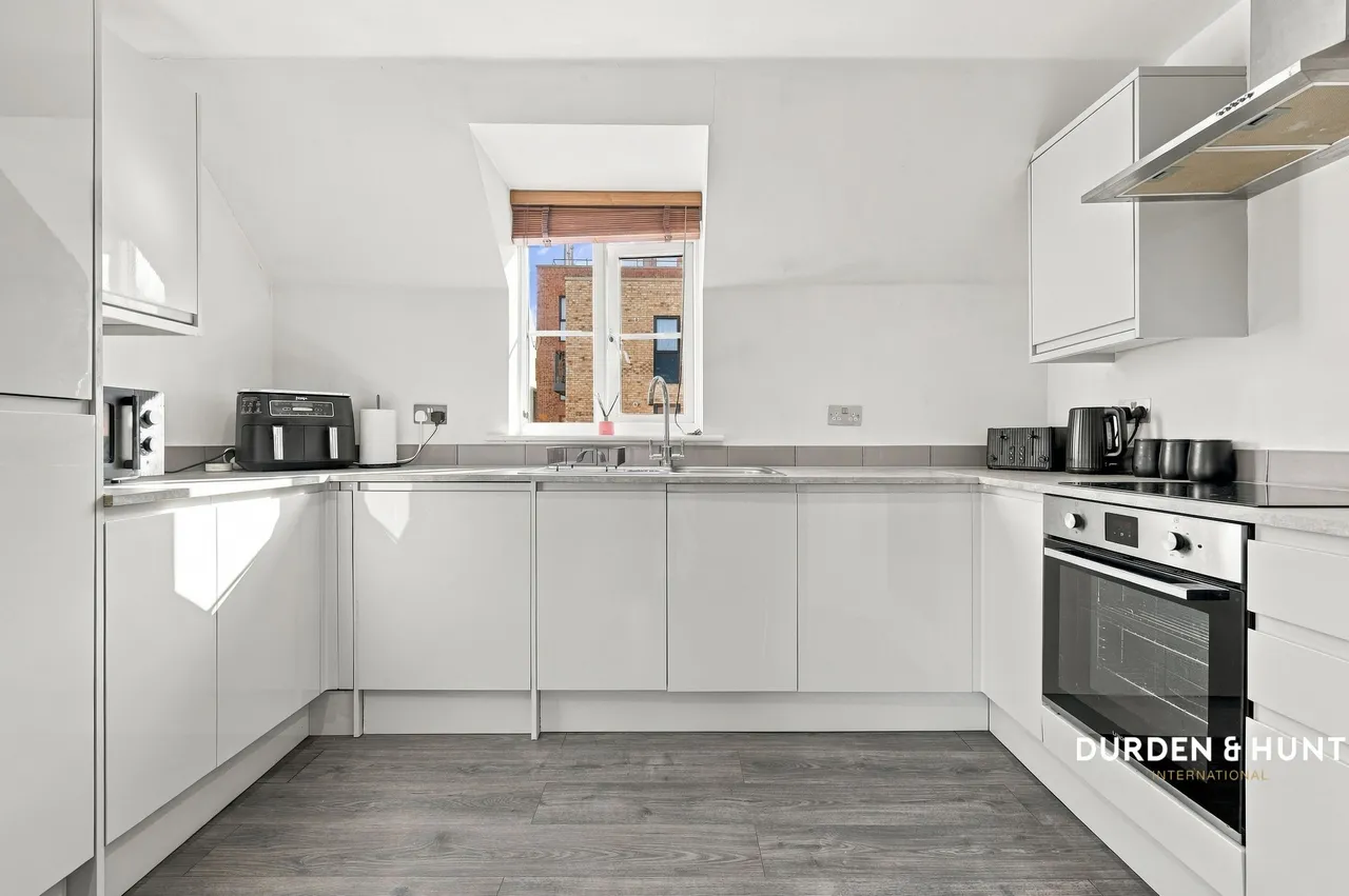 College Close, Loughton, IG10, photo 6