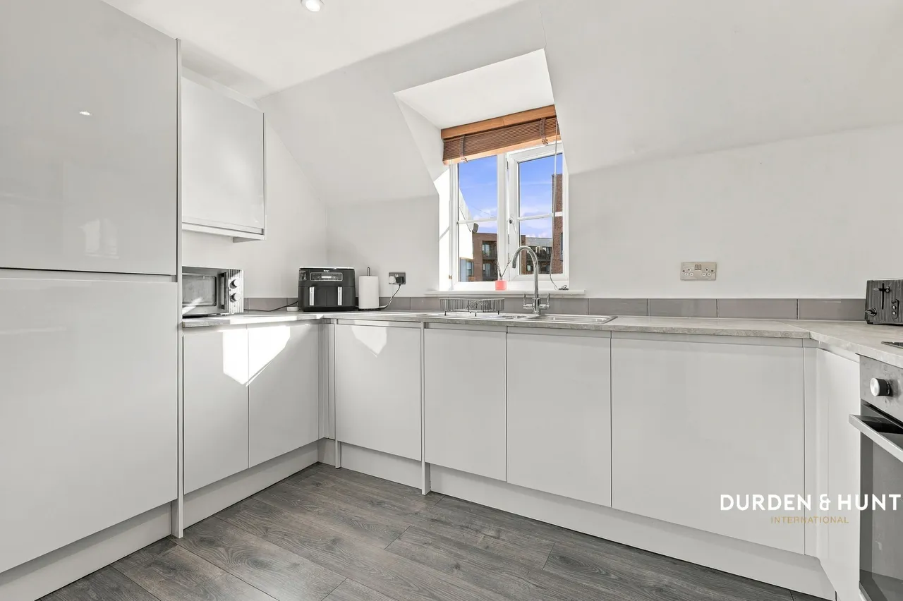 College Close, Loughton, IG10, photo 7