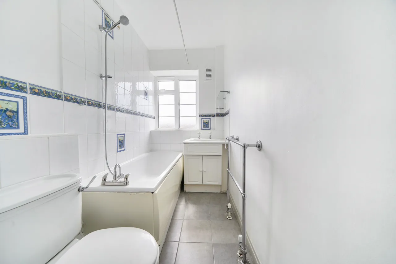 1 bed flat to rent — 66 West Kensington Court, Edith Villas, London