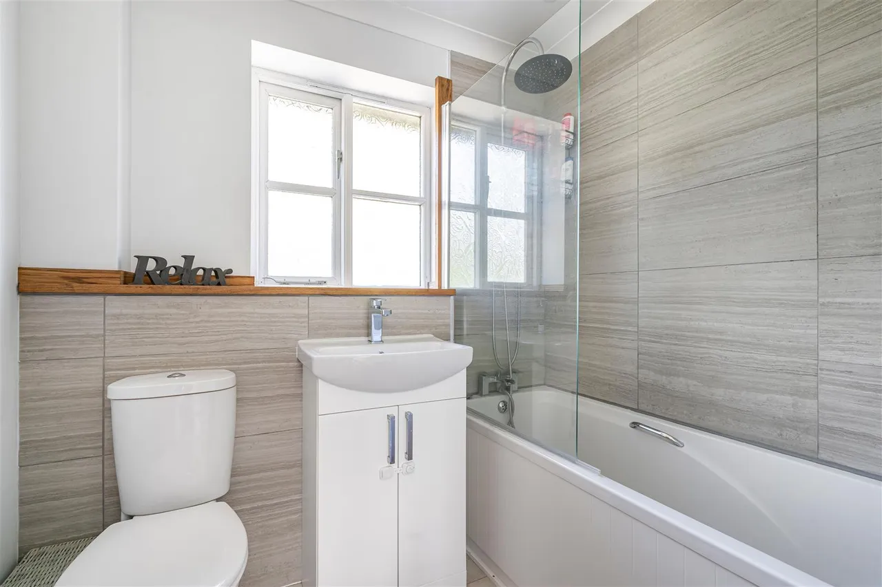 Meadow Lane, Linton, CB21, photo 12