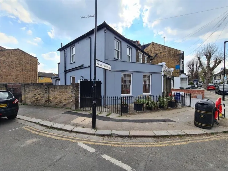 2 bed flat to rent — Hamilton Road