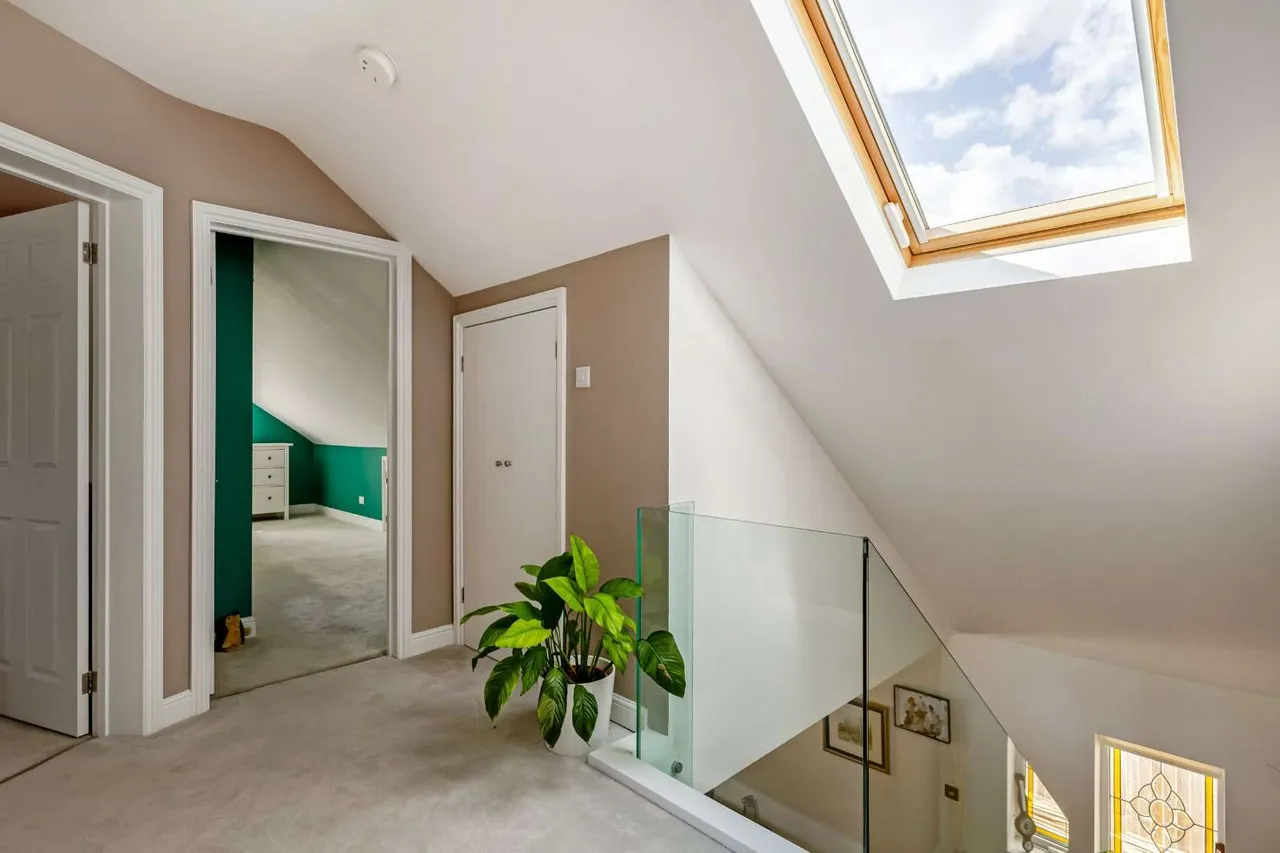 Broom Hill, Welwyn, Hertfordshire, AL6 0SE, photo 10