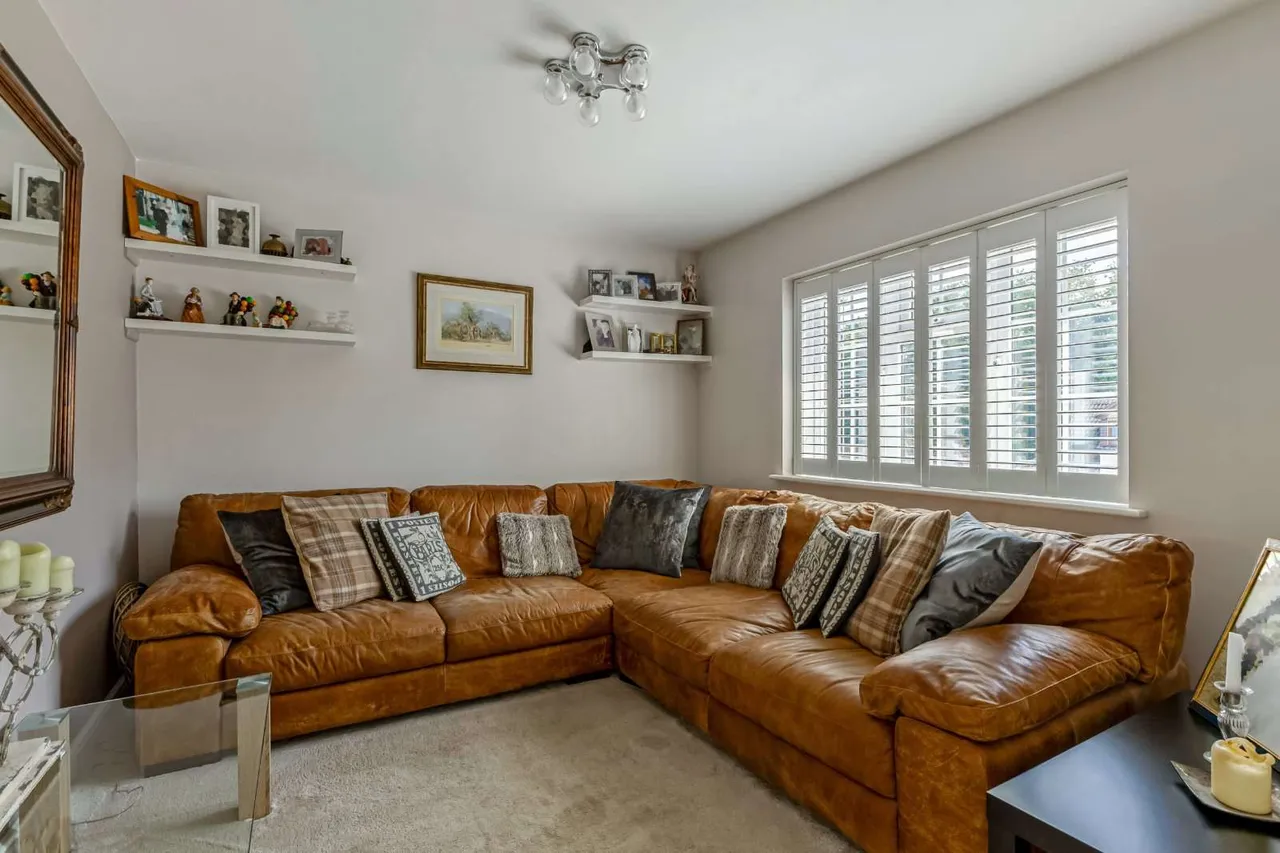 Broom Hill, Welwyn, Hertfordshire, AL6 0SE, photo 8