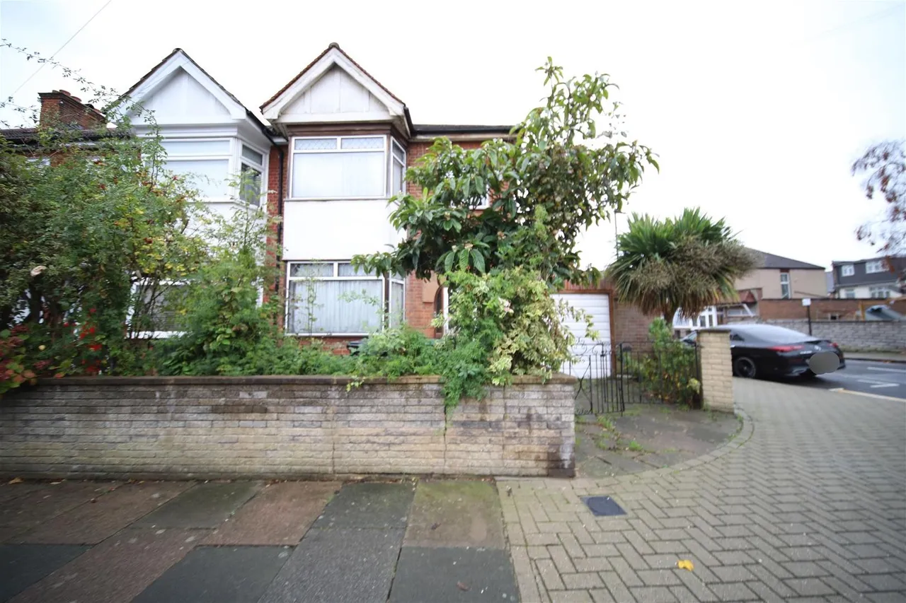 3 bed house for sale — Stirling Road, London N22 5BP