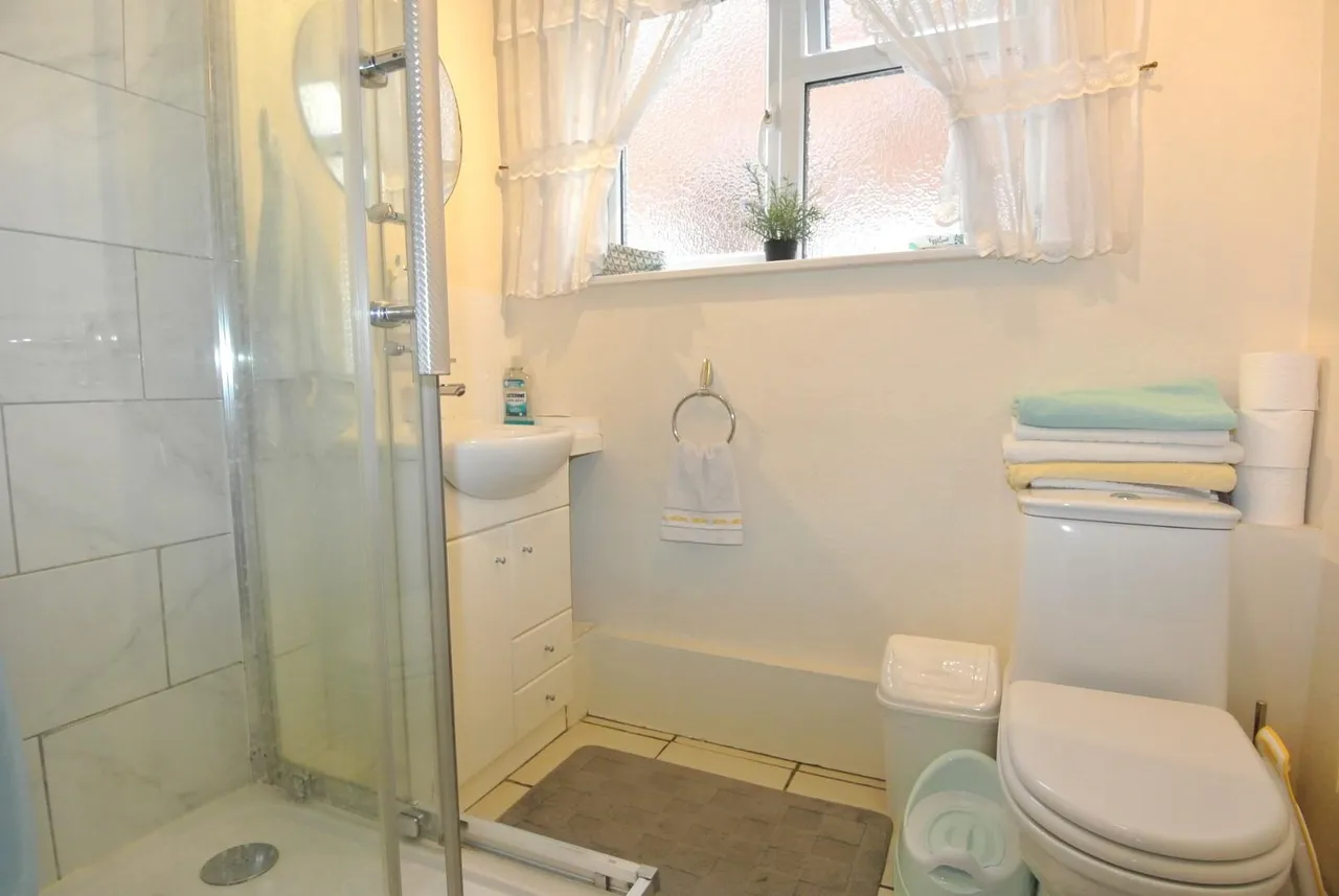 Dukes Close, Ashford, Surrey, TW15 1BQ, photo 12