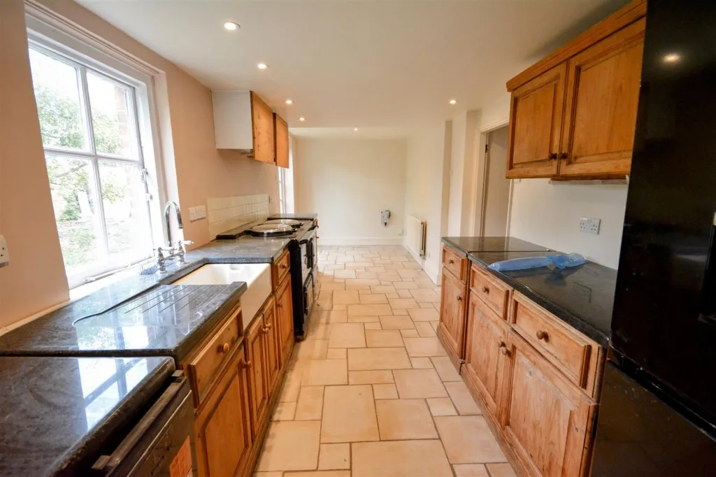 Lakehurst Road, Epsom, KT19, photo 2