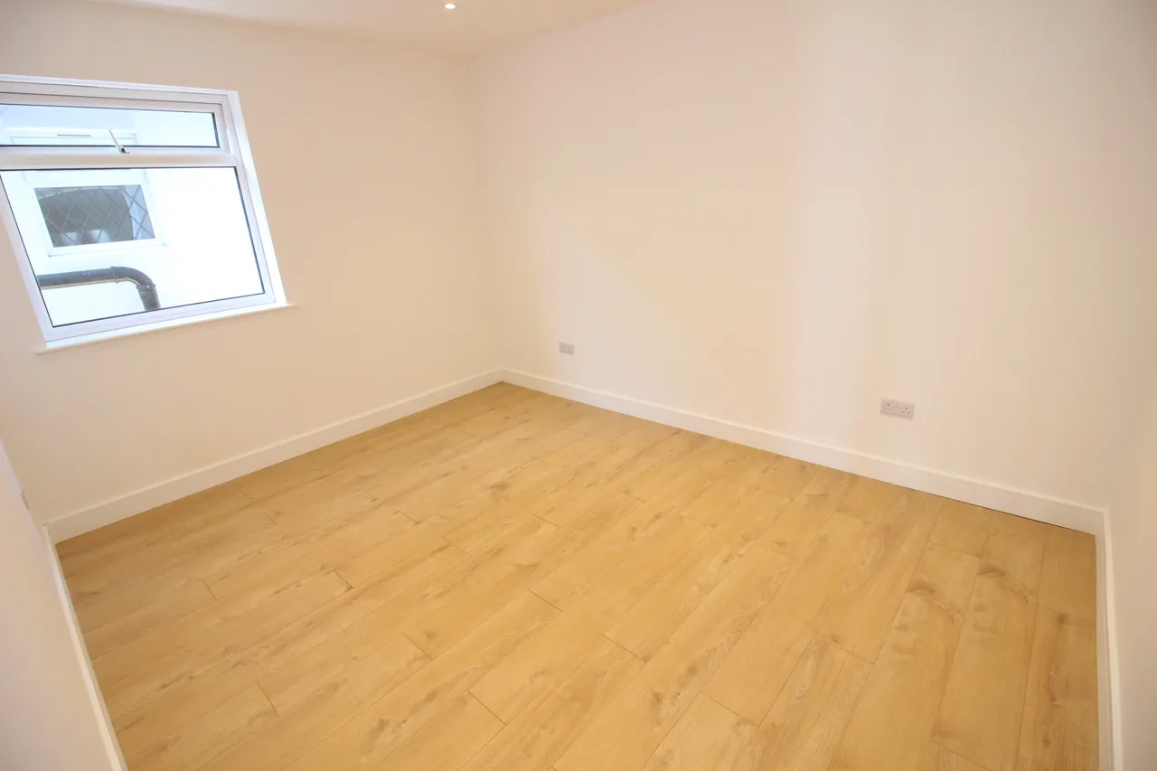 Donnington Road, WORCESTER PARK, Surrey, Worcester Park, KT48EN, photo 10