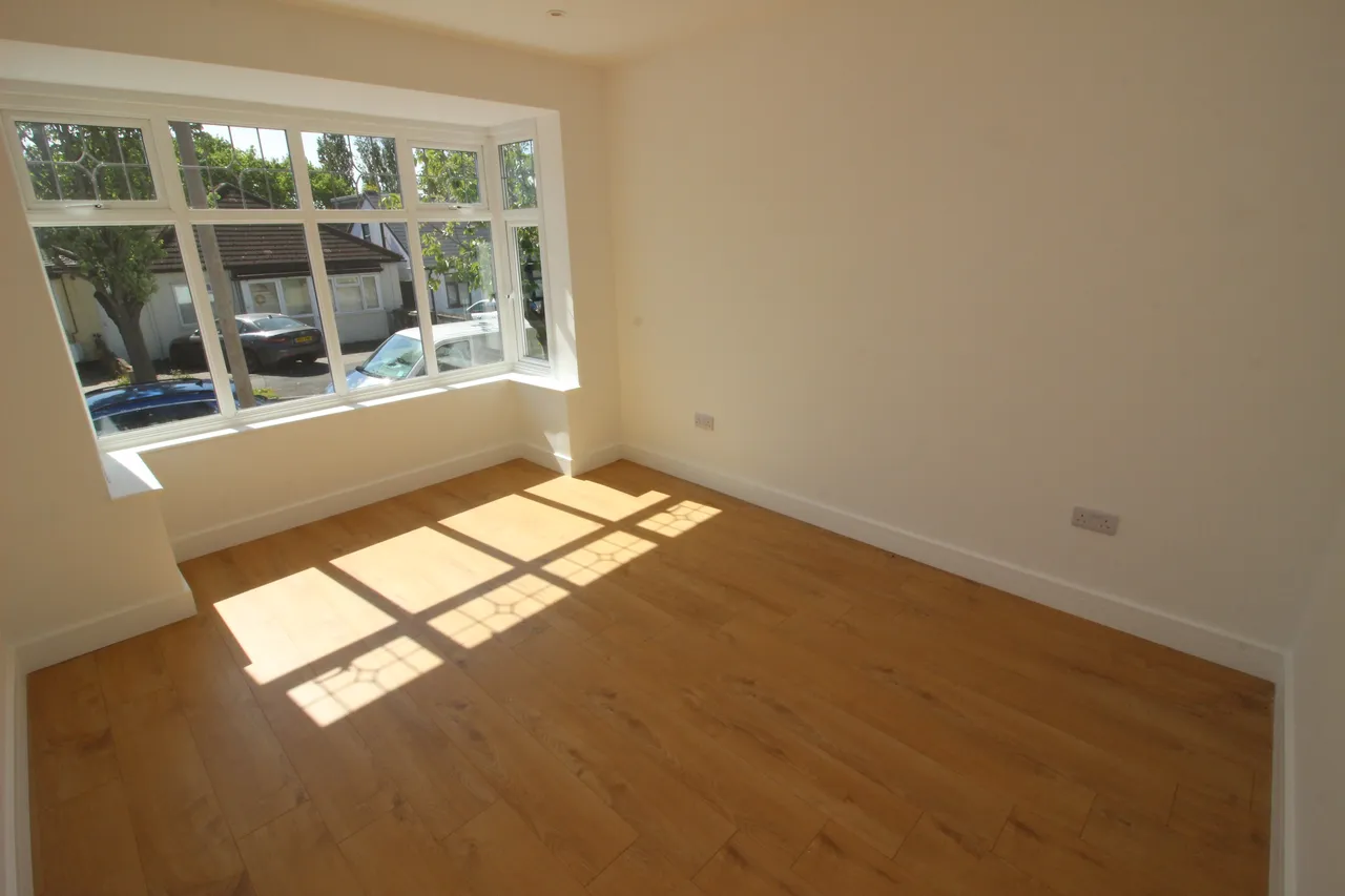 Donnington Road, WORCESTER PARK, Surrey, Worcester Park, KT48EN, photo 8