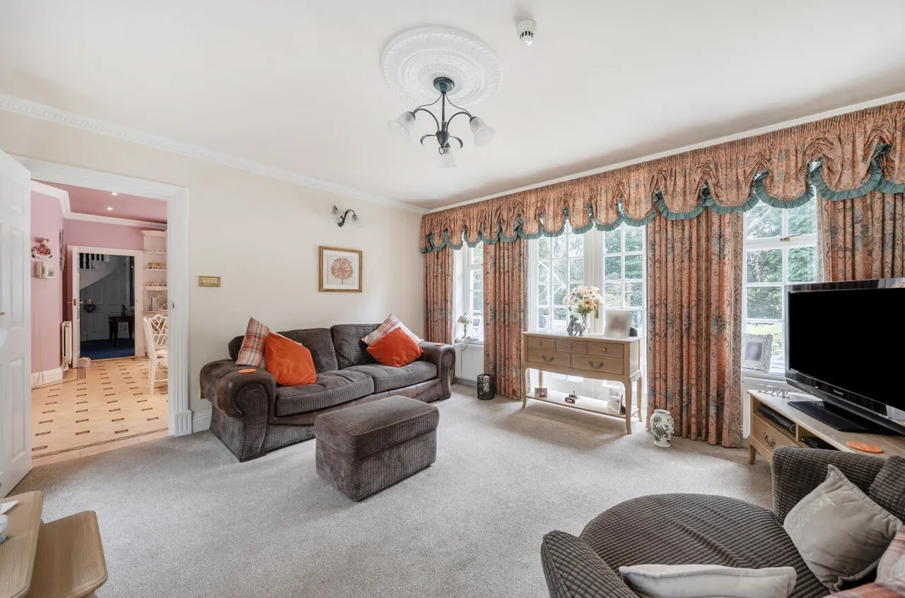 Upper Chobham Road, Camberley, Surrey, GU15 1EU, photo 6