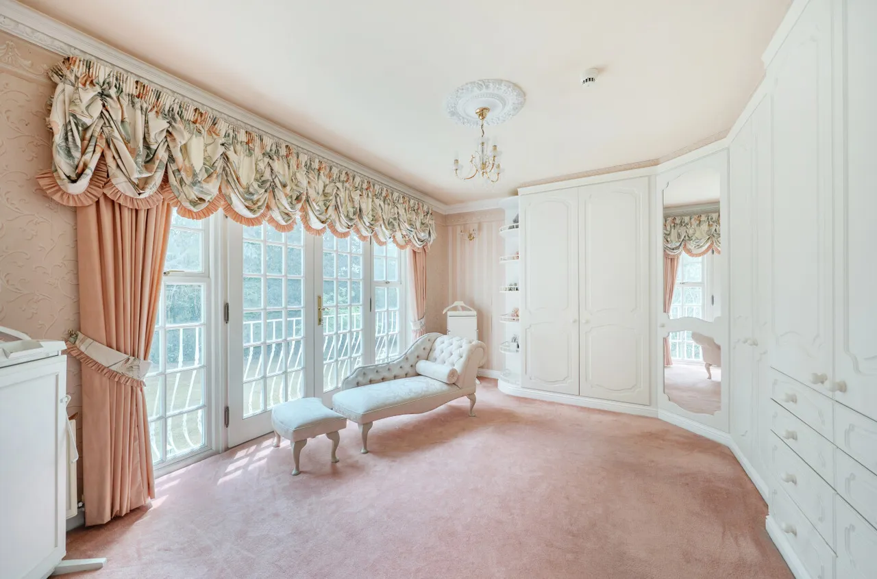Upper Chobham Road, Camberley, Surrey, GU15 1EU, photo 13