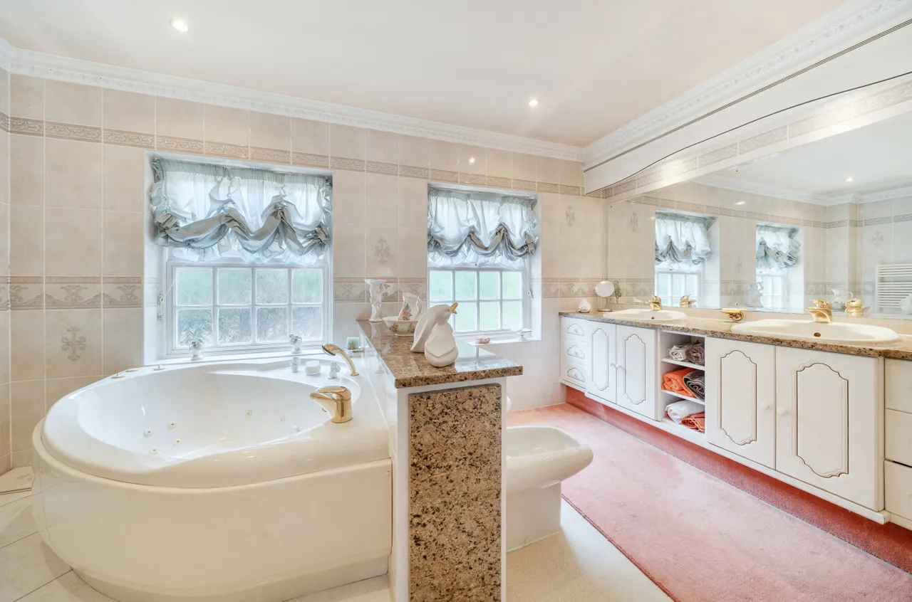 Upper Chobham Road, Camberley, Surrey, GU15 1EU, photo 18