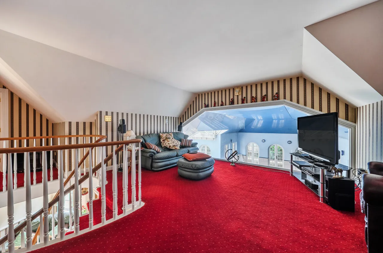 Upper Chobham Road, Camberley, Surrey, GU15 1EU, photo 21