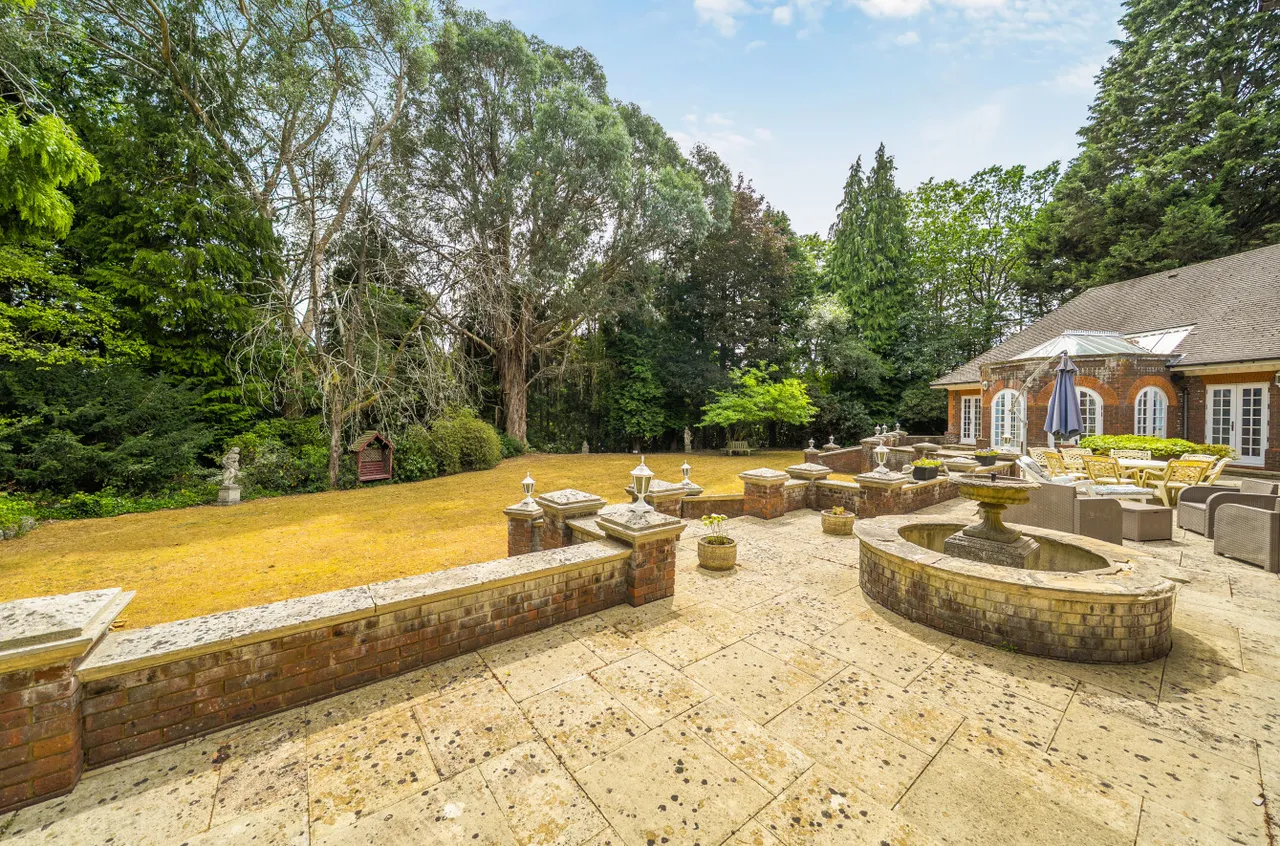 Upper Chobham Road, Camberley, Surrey, GU15 1EU, photo 9