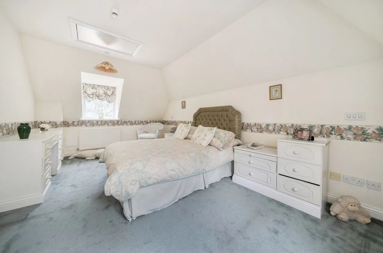 Upper Chobham Road, Camberley, Surrey, GU15 1EU, photo 17