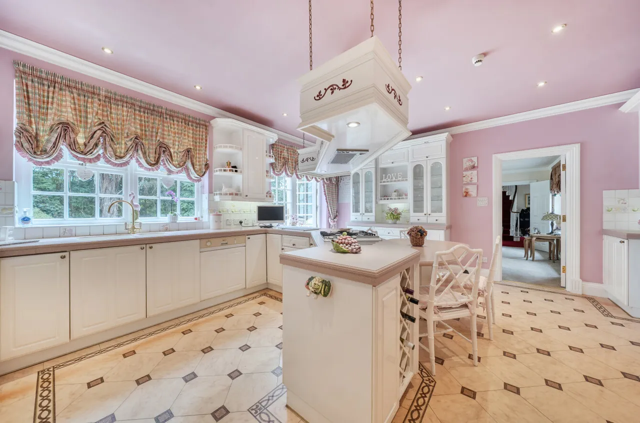 Upper Chobham Road, Camberley, Surrey, GU15 1EU, photo 4
