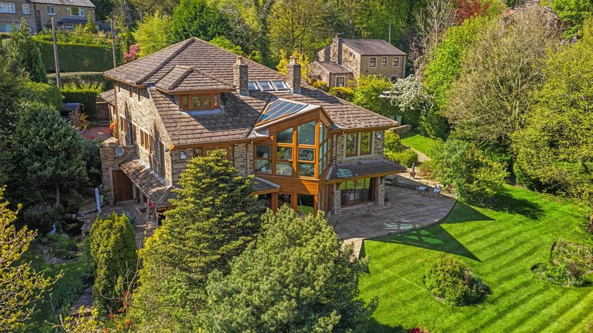 5 bed house for sale, sq ft Three Floors Atrium 0.9 acre gardens
