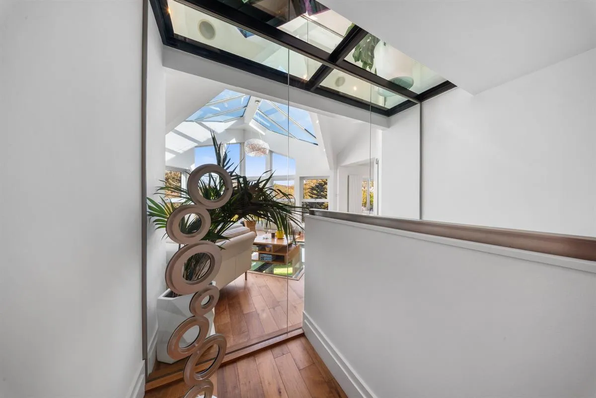 sq ft Three Floors Atrium 0.9 acre gardens, photo 6