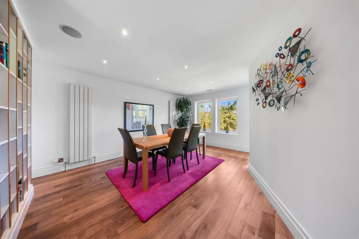 sq ft Three Floors Atrium 0.9 acre gardens, photo 12