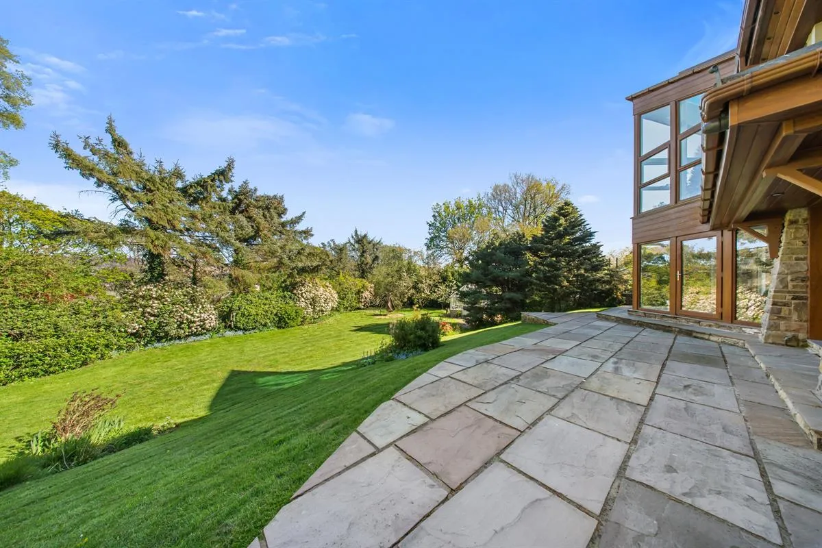 sq ft Three Floors Atrium 0.9 acre gardens, photo 35