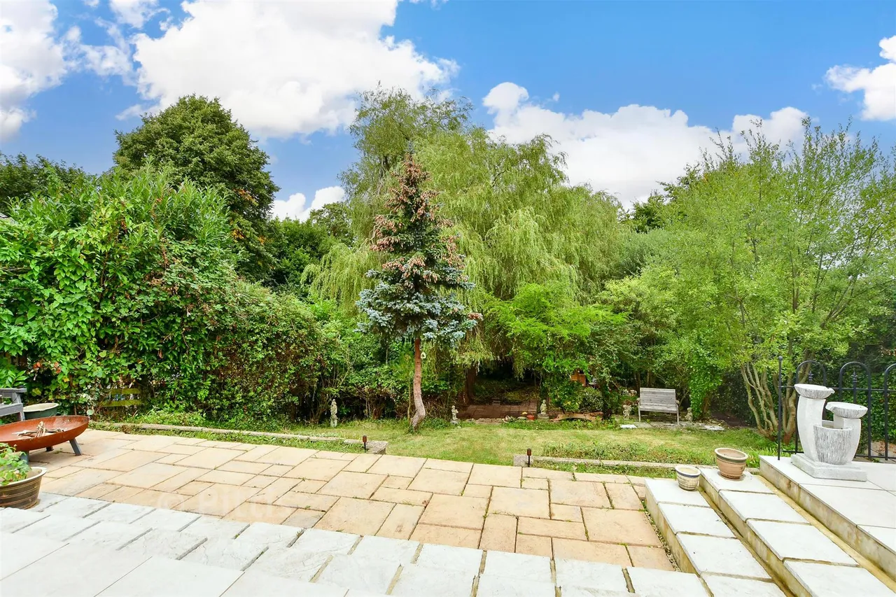 Wrax Road, Brading, PO36, photo 2