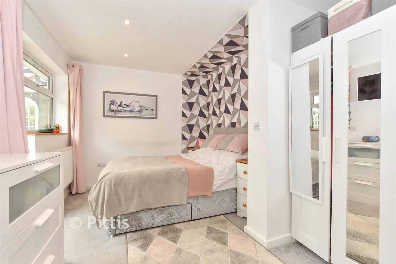 Wrax Road, Brading, PO36, photo 5