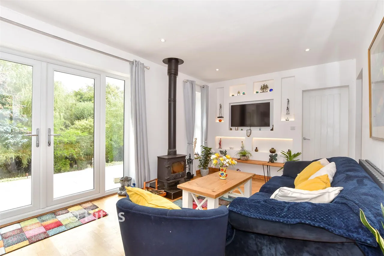 Wrax Road, Brading, PO36, photo 3