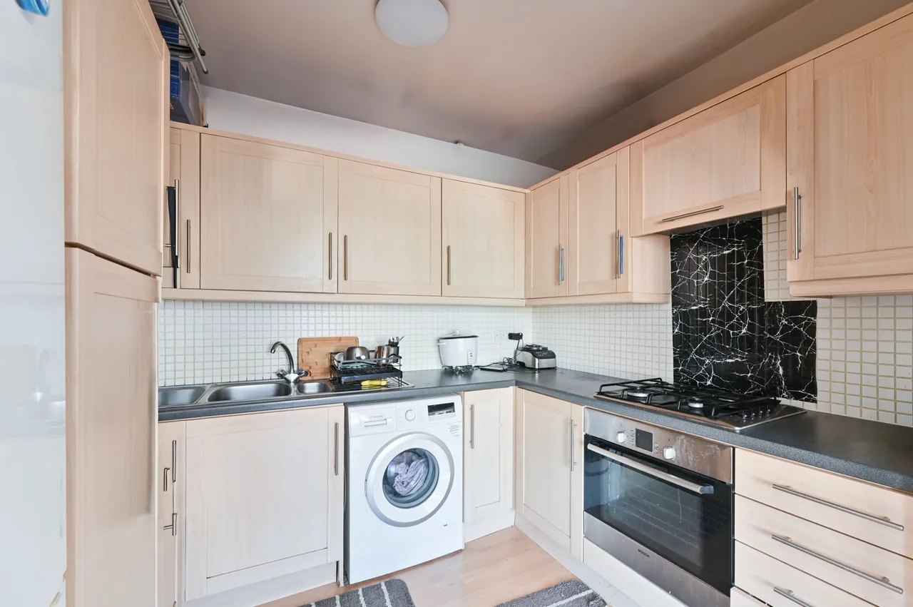 Flat A, 639a Garratt Lane, London, photo 3