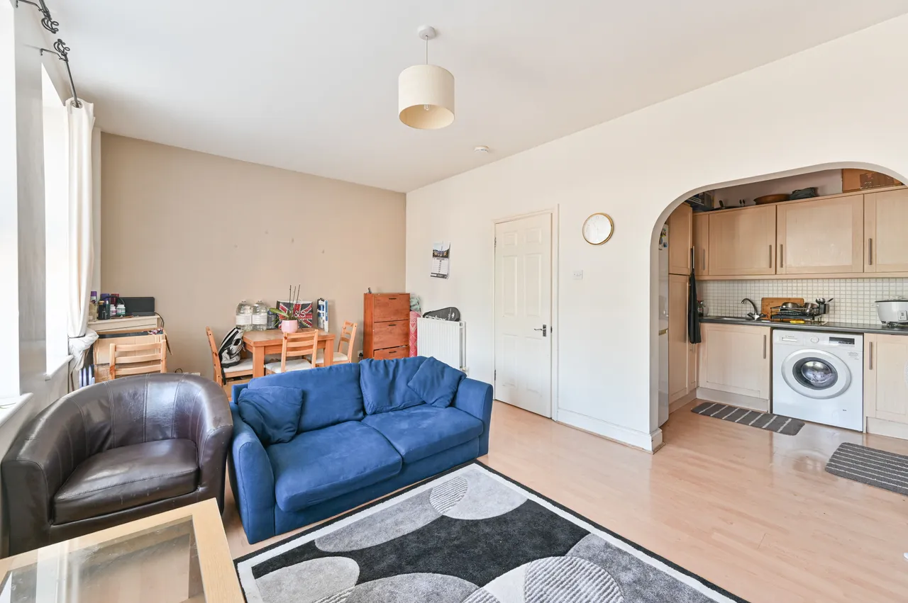 Flat A, 639a Garratt Lane, London, photo 4