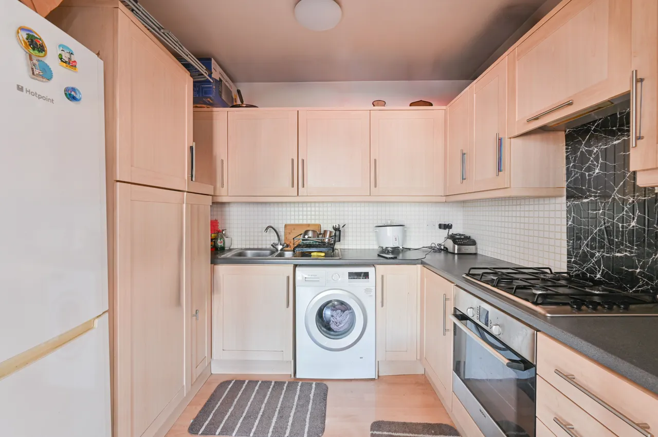 Flat A, 639a Garratt Lane, London, photo 2
