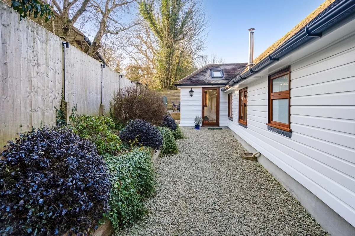 2 bed house to rent — Kerves Lane, Horsham, RH13