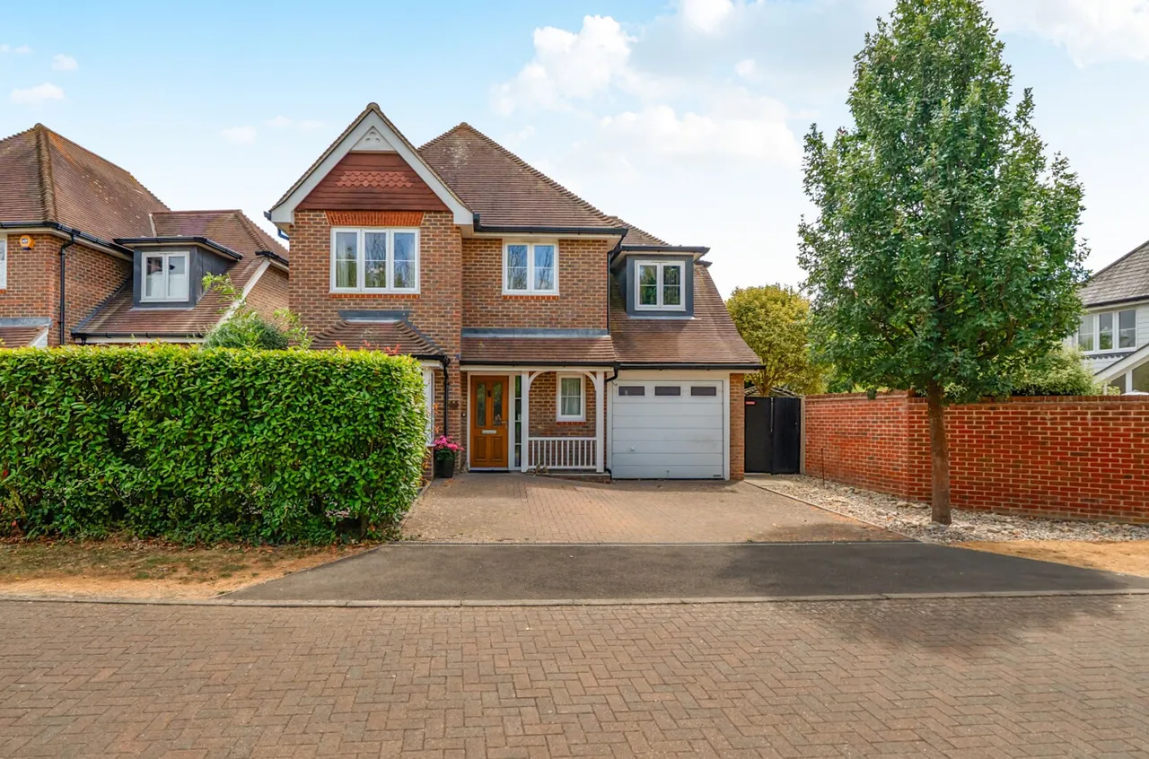 4 bed property for sale, Ruskin Avenue, Bersted Park, PO21