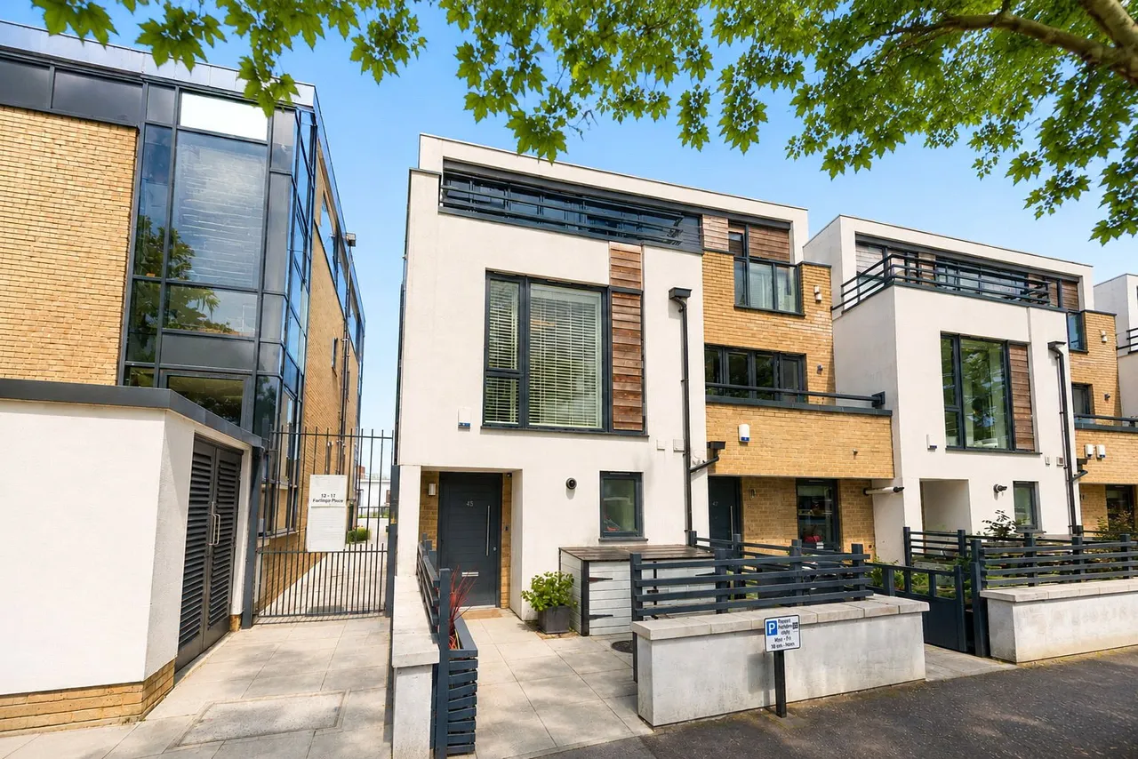 4 bed house for sale — Somerset Road, Teddington, TW11 8GU