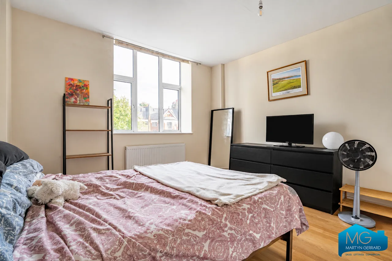 Alexandra Park Road, London, N10, photo 13