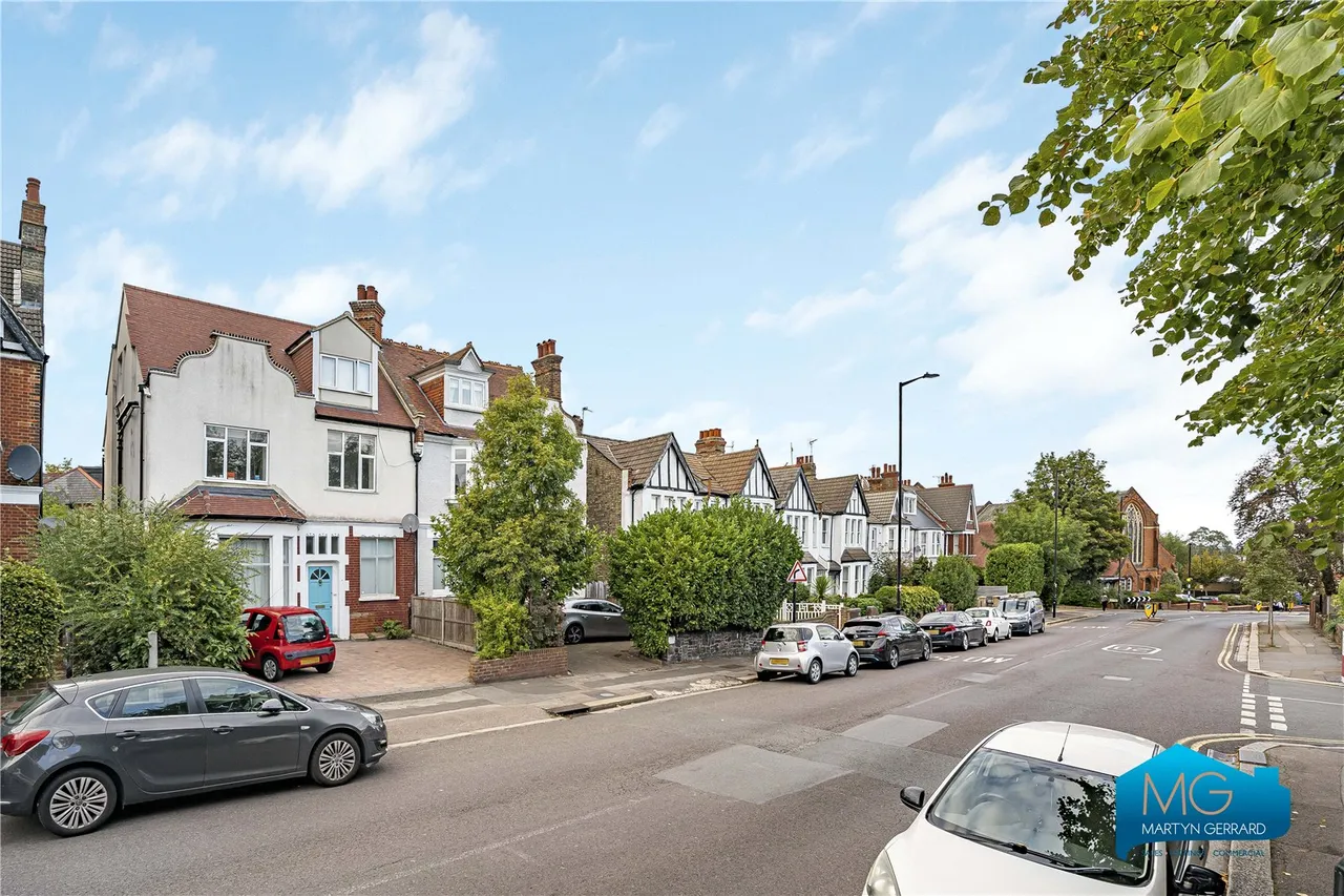 Alexandra Park Road, London, N10, photo 18