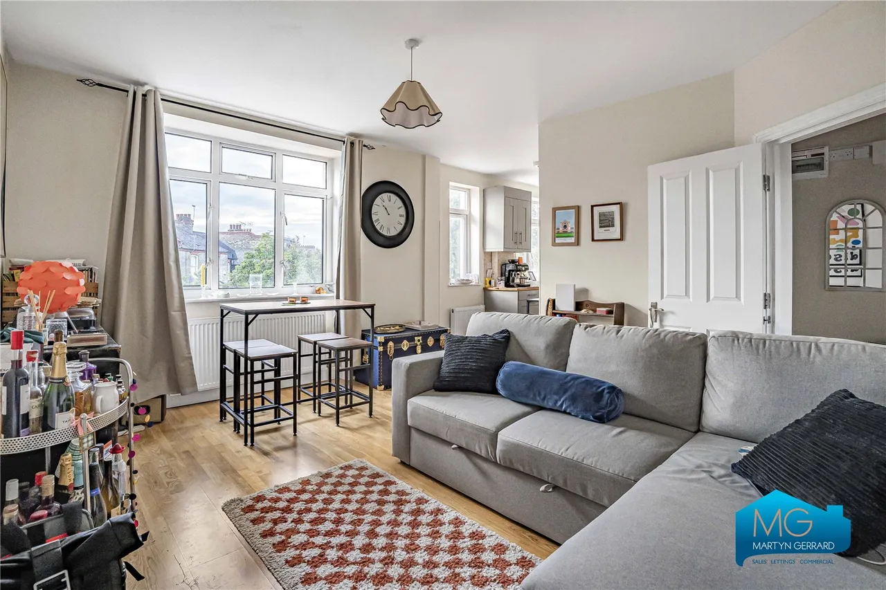 Alexandra Park Road, London, N10, photo 5