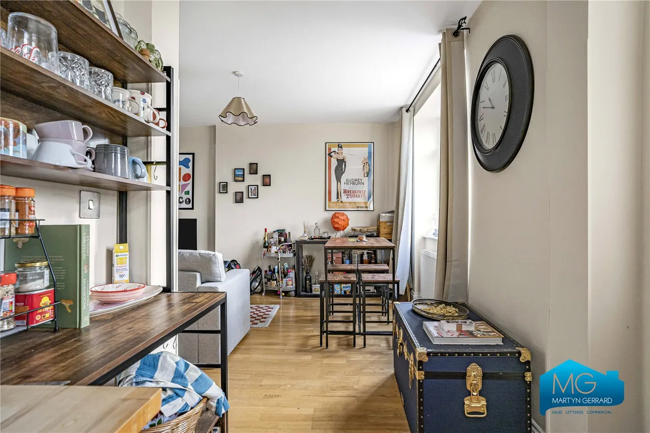 Alexandra Park Road, London, N10, photo 12