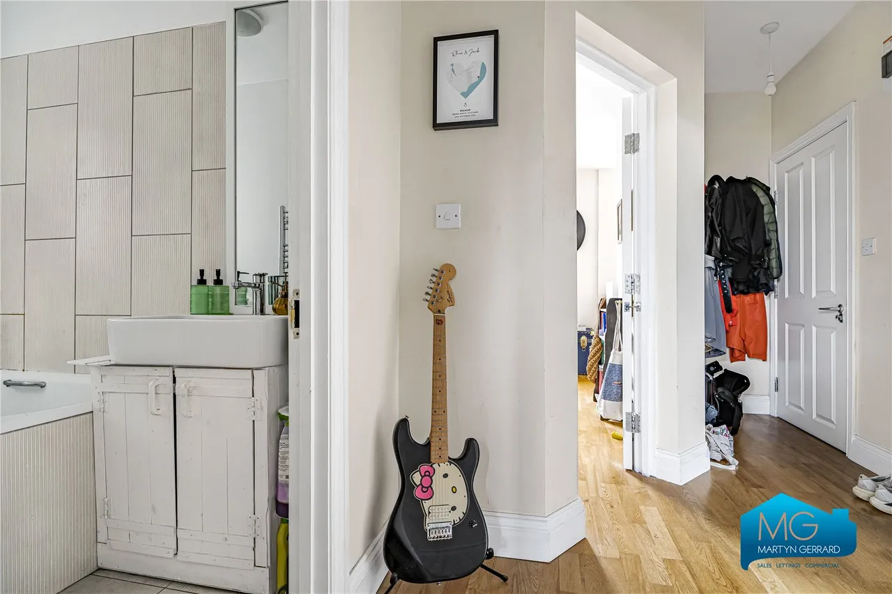 Alexandra Park Road, London, N10, photo 15