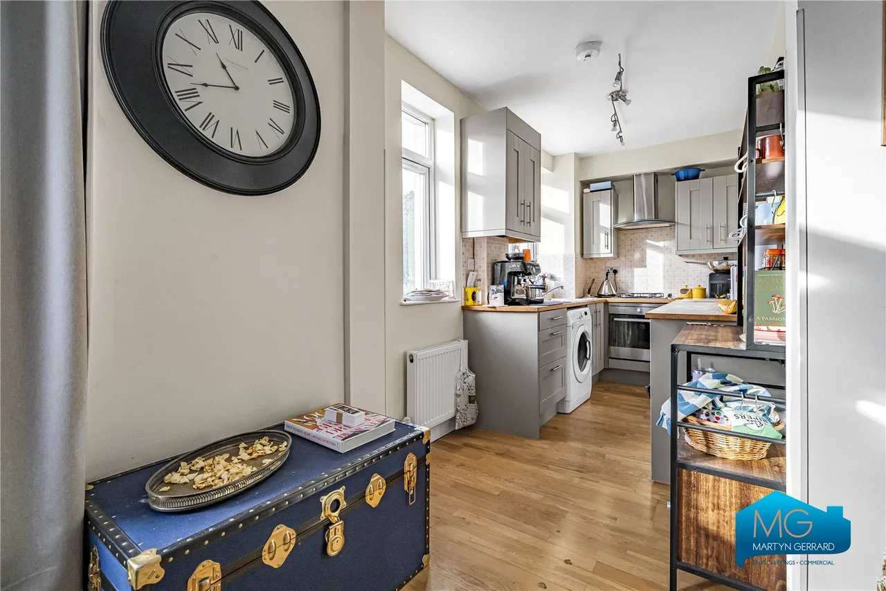Alexandra Park Road, London, N10, photo 11