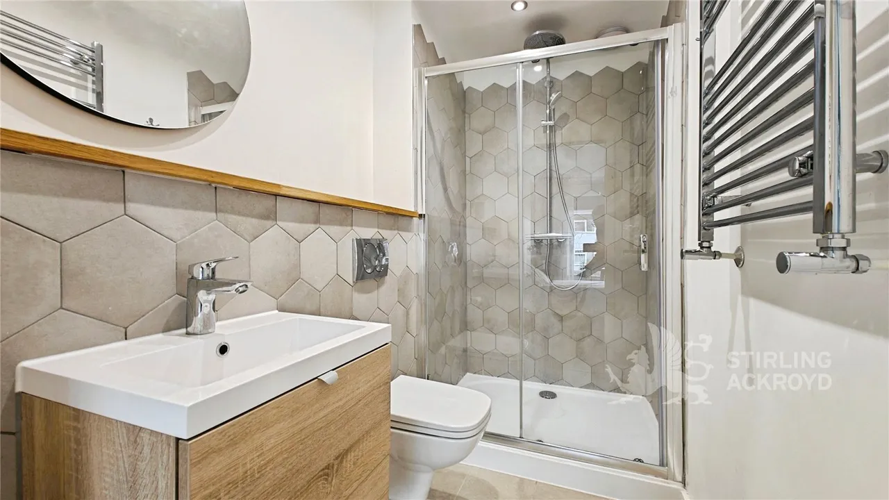 Applegarth Avenue, Guildford, GU2, photo 3