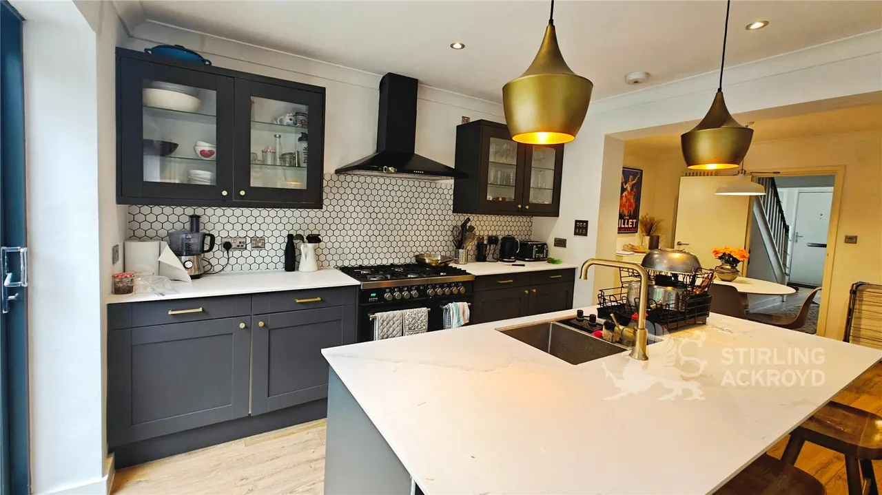 Applegarth Avenue, Guildford, GU2, photo 6