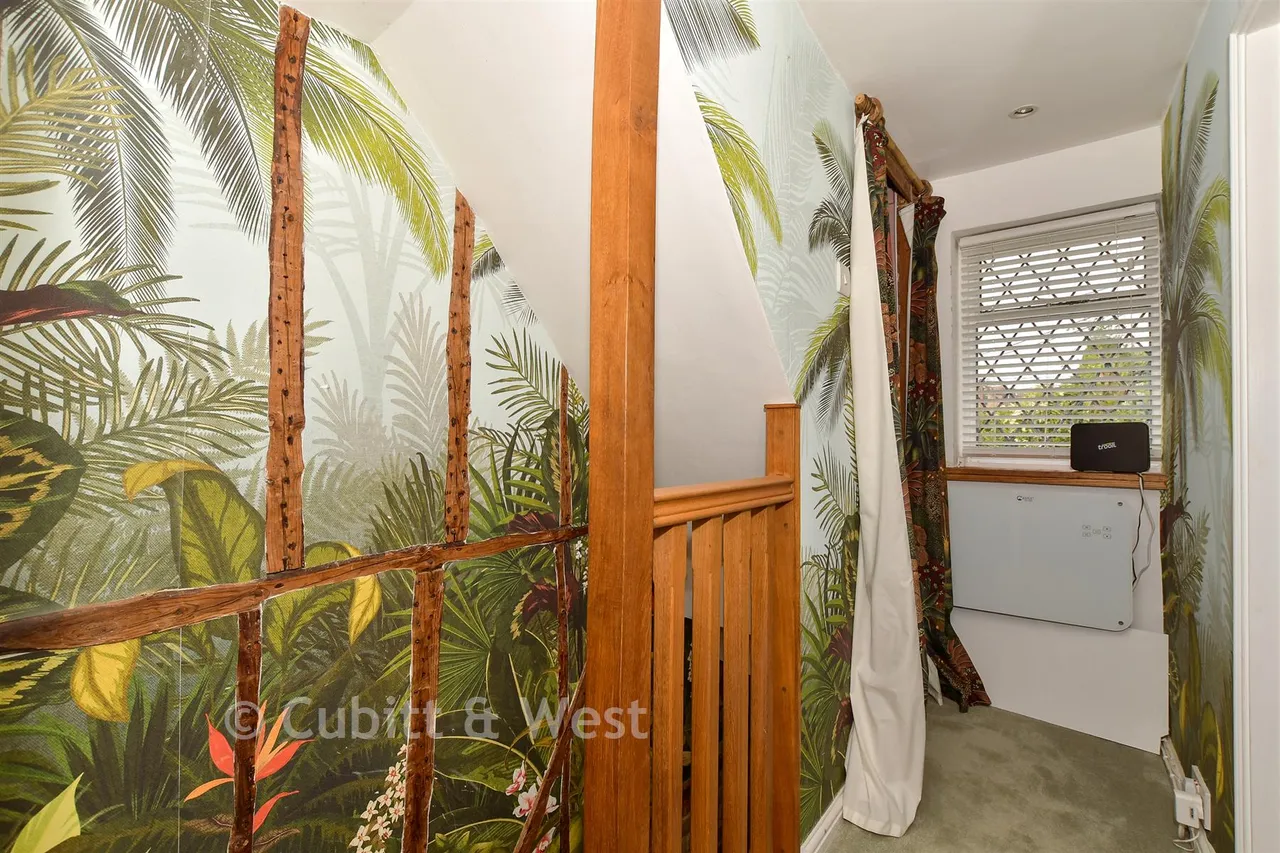 Station Road, Horsham, RH13, photo 8