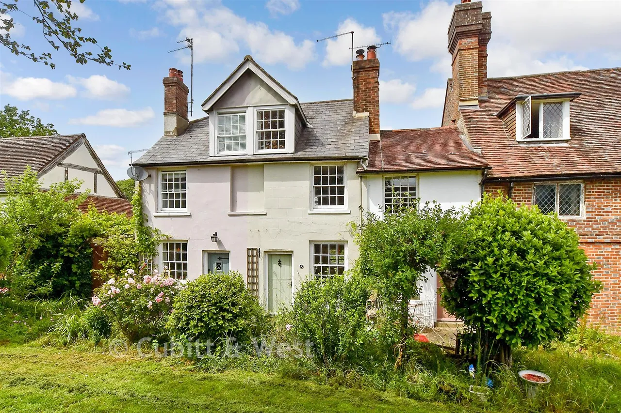 2 bed house for sale, Station Road, Horsham, RH13