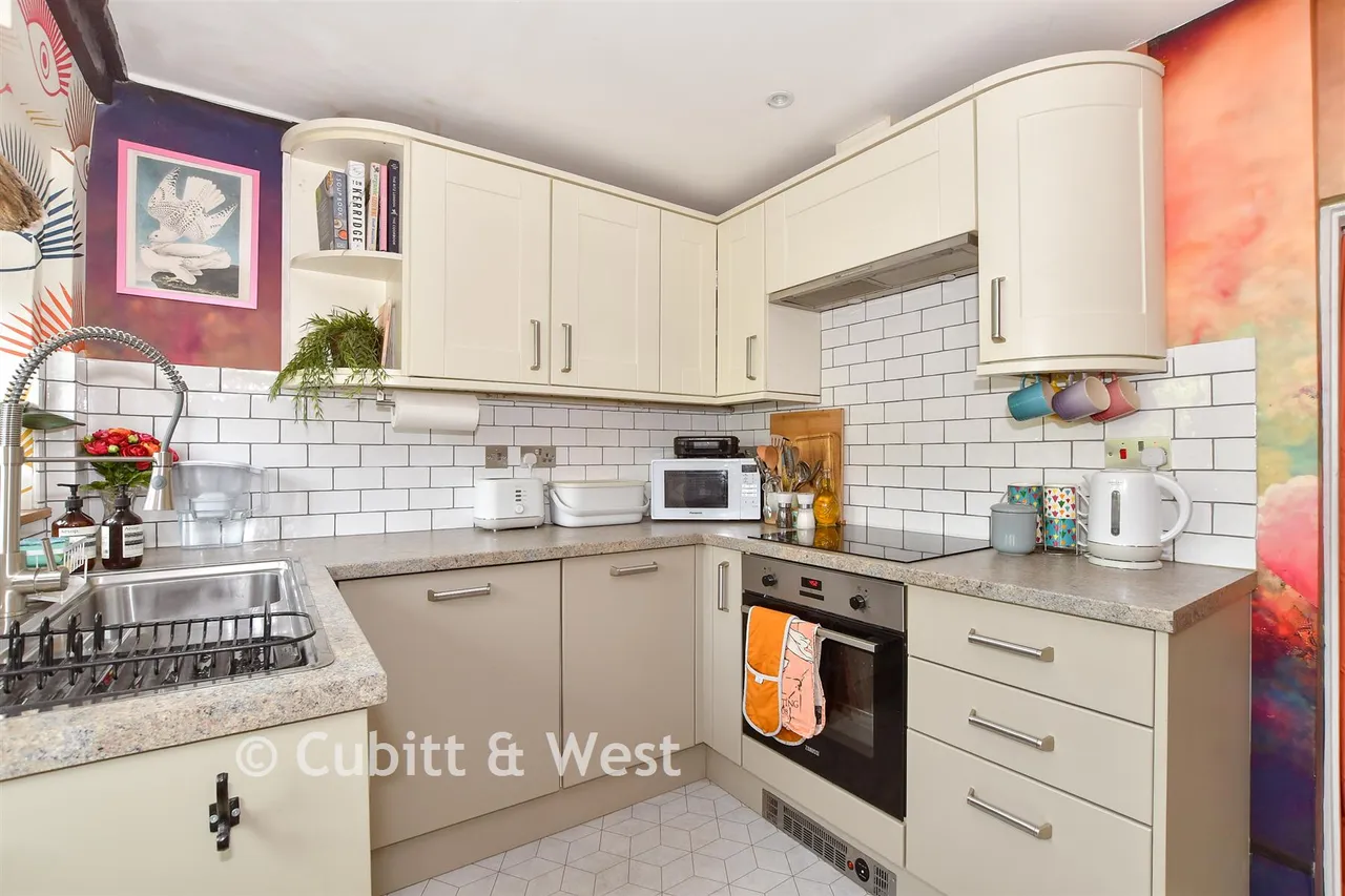 Station Road, Horsham, RH13, photo 5