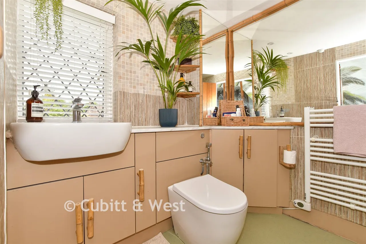 Station Road, Horsham, RH13, photo 11