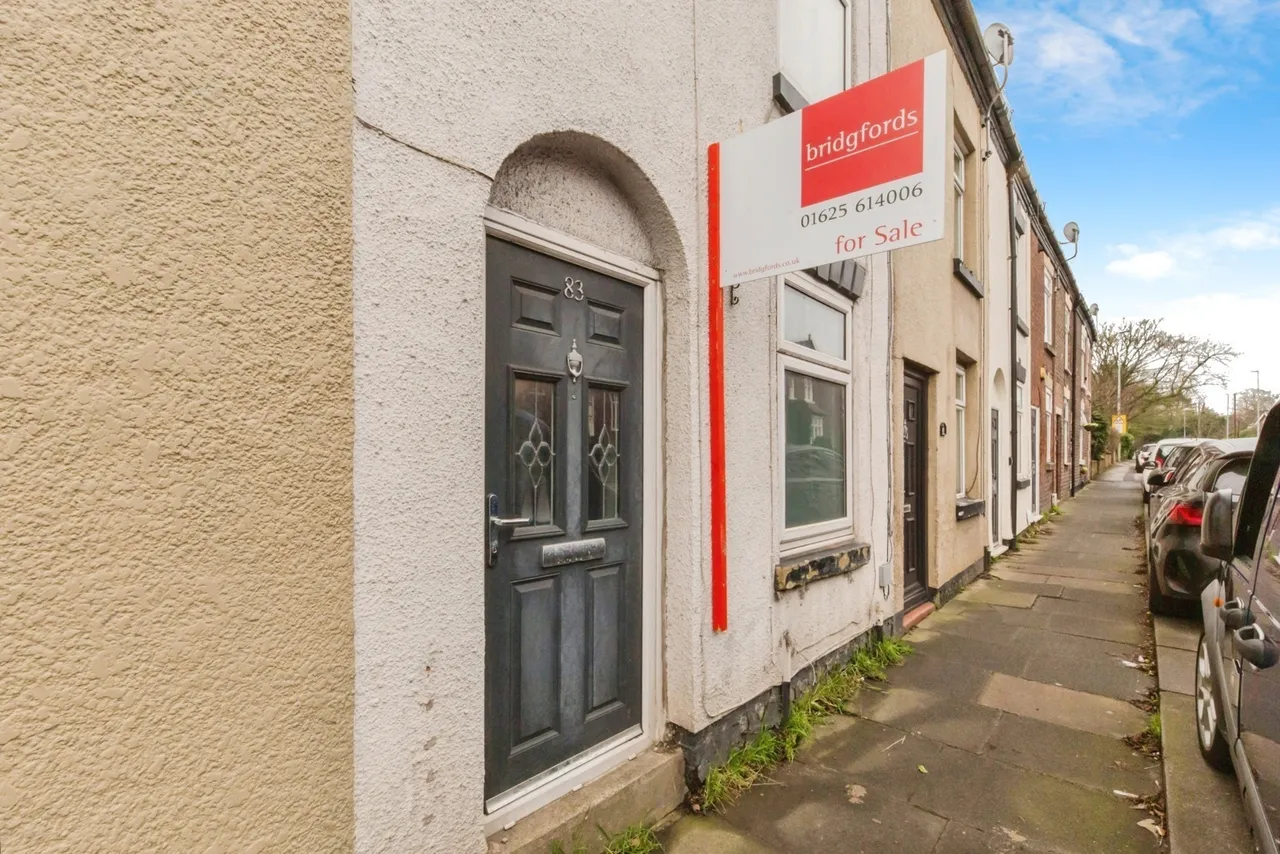 2 bed house for sale — Oxford Road, Macclesfield, Cheshire, SK11