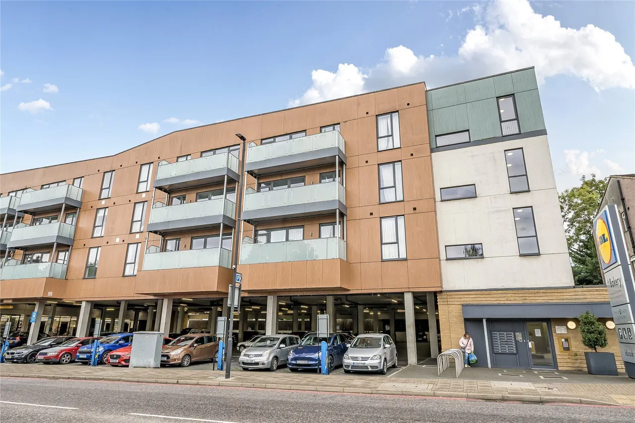 2 bed flat for sale — Summit House, Glebe Way, West Wickham, BR4