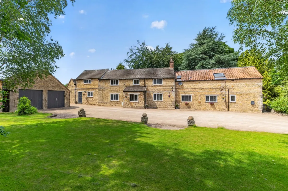 5 bed house for sale, Kettering Road, Weldon, NN17
